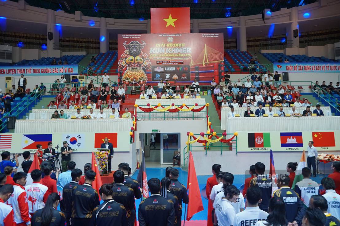 Quang cảnh lễ khai mạc. Ảnh: Tạ Quang