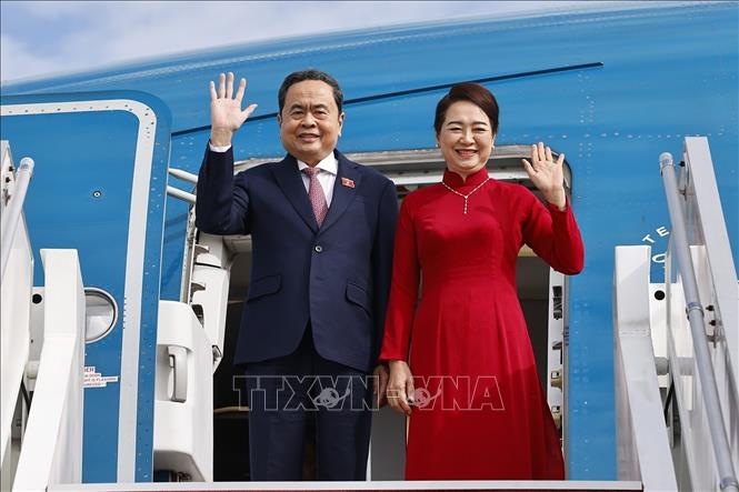 Politburo Member, National Assembly Chairman Tran Thanh Man and his wife. Photo: VNA.