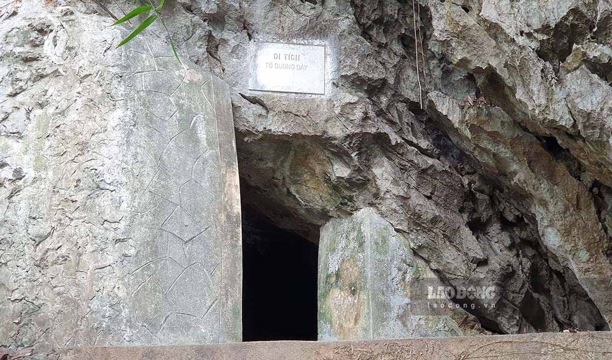 Một di tích thời kháng chiến chống Mỹ trên núi Bài Thơ. Ảnh: Nguyễn Hùng