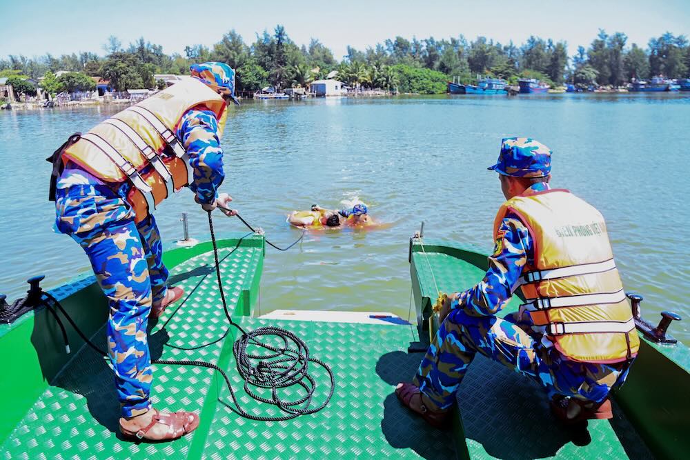 Cán bộ biên phòng hai tuyến biên giới Huế tập huấn cứu hộ, cứu nạn
