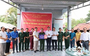 Sửa chữa nhà cho 2 hộ gia đình khó khăn yên tâm trong mùa mưa