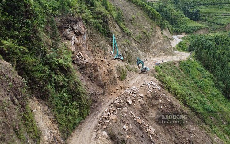 Tuyến tỉnh lộ 153 đoạn Bắc Hà - Bản Liền đang được đẩy nhanh thi công. Ảnh: Đinh Đại