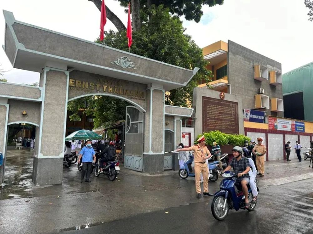 La policía de tráfico despliega fuerzas desde temprano en la mañana para guiar y desviar el tráfico en el día de la inauguración. Foto: PC08