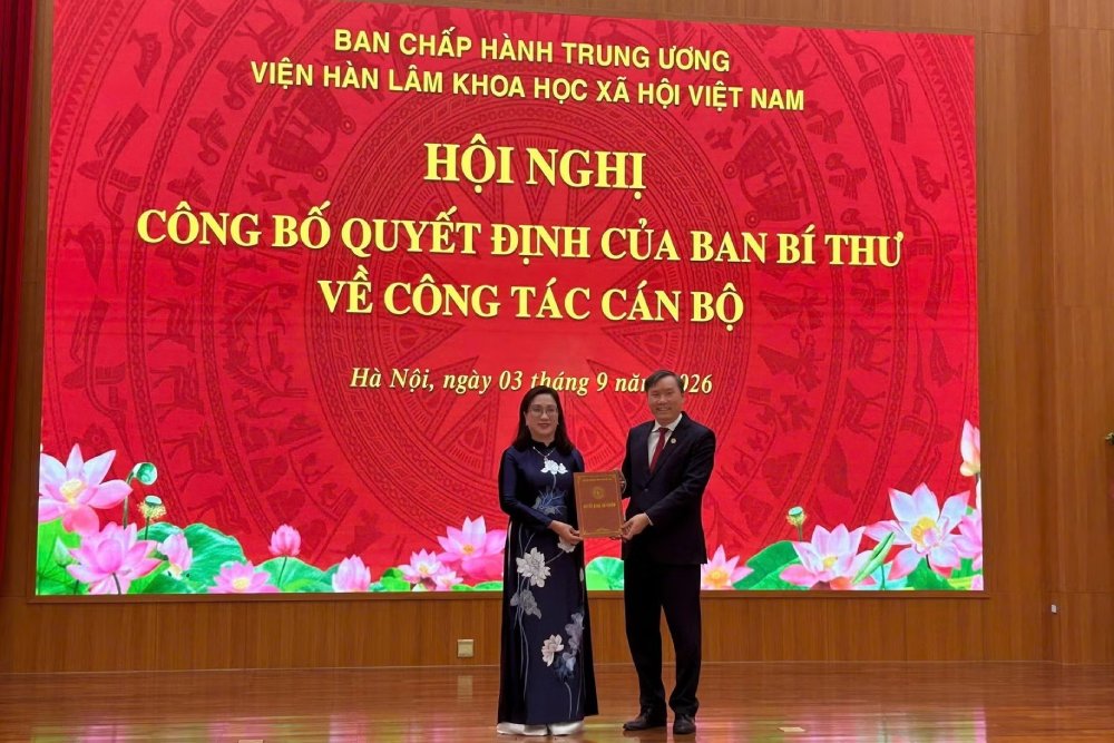Bà Đinh Thị Mai giữ chức Phó Chủ tịch Viện Hàn lâm Khoa học xã hội Việt Nam. Ảnh: TTXVN