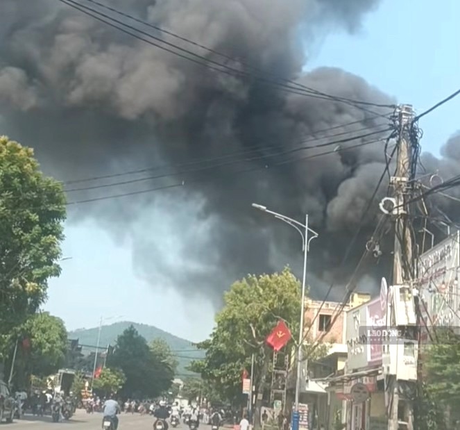 The scene of the fire occurred at an electronics repair house in Yen Thanh commune, Nghe An province. Photo: Duy Chuong