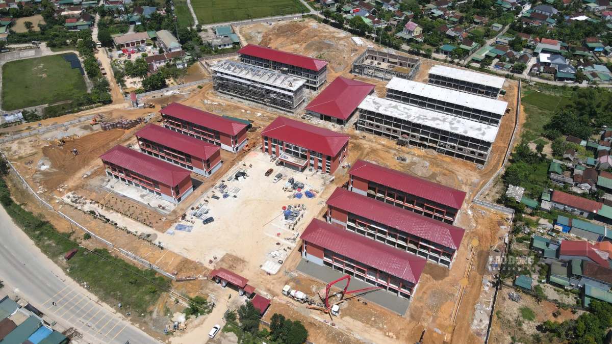 Sáu khối nhà học của trường đã cơ bản hoàn thiện, sẵn sàng phục vụ năm học 2026 - 2027. Ảnh: Duy Chương