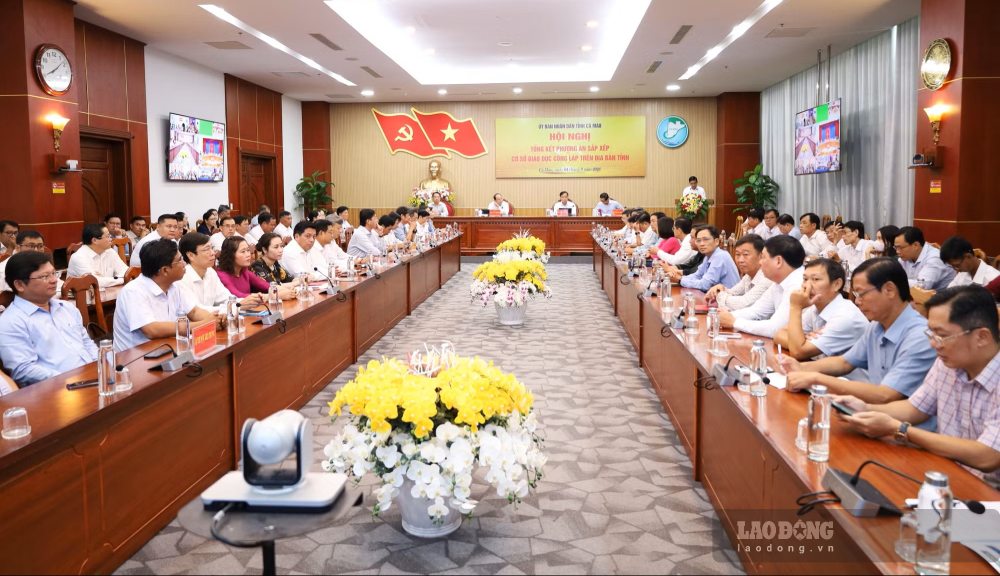 After education arrangement, Ca Mau reduced 634 management officials. Photo: Nhat Ho.
