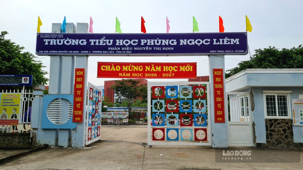 Trường tiểu học Nguyễn Thị Định chính thức đổi tên thành trường tiểu học Phùng Ngọc Liêm, phân hiệu Nguyễn Thị Định, phường Bạc Liêu, tỉnh Cà Mau sau sắp xếp trường. Ảnh: Nhật Hồ.