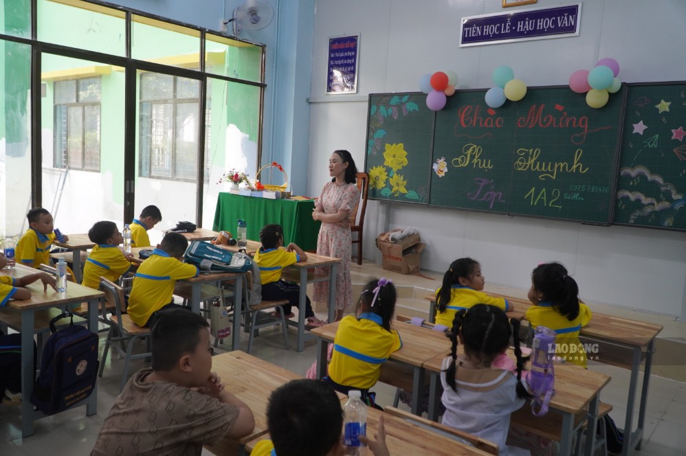 Cơ sở vật chất của trường được hoàn thiện từng phần để đưa vào sử dụng trong năm học mới. Ảnh: Chân Phúc.