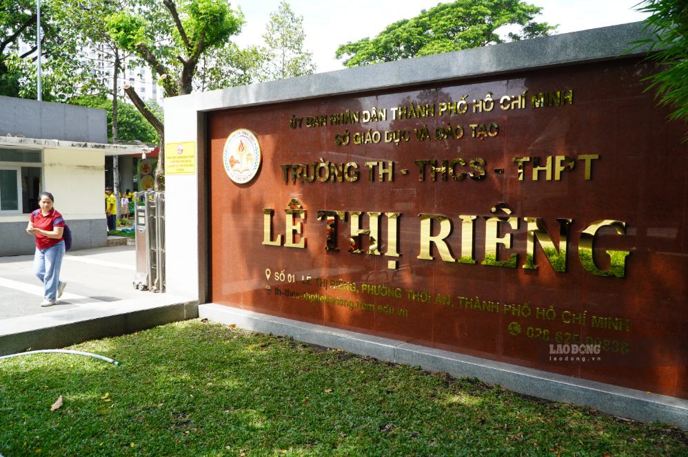 Le Thi Rieng Primary, Secondary and High School was formed on the basis of conversion from the old District 12 People's Committee headquarters. Photo: Chan Phuc.