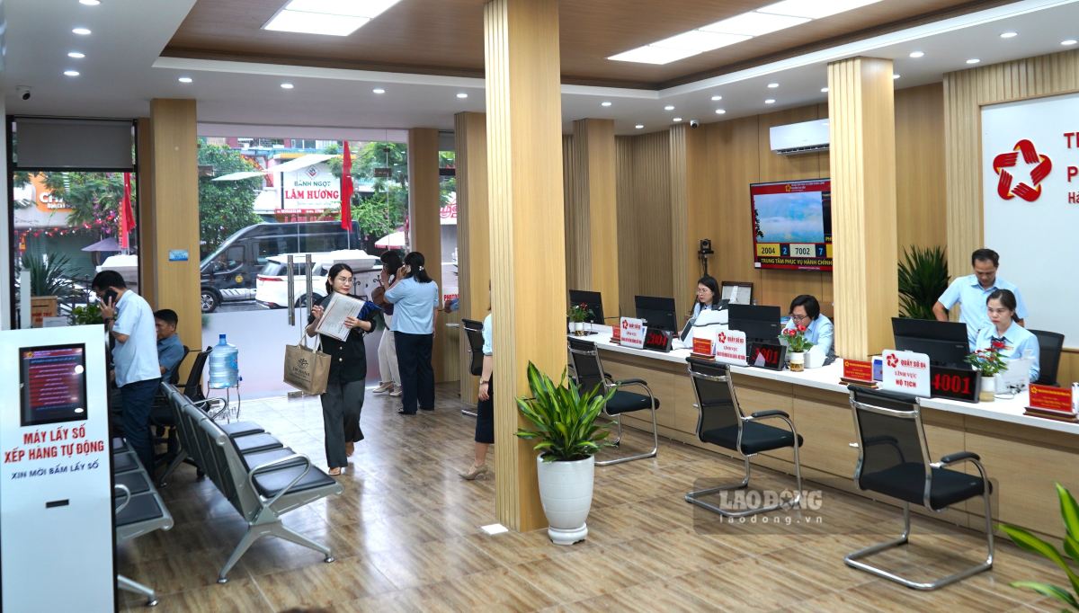 From September to December 2026, Hai Phong will organize surveys, collect, import and complete electronic survey forms to measure people's and organizations' satisfaction. Photo: Mai Dung