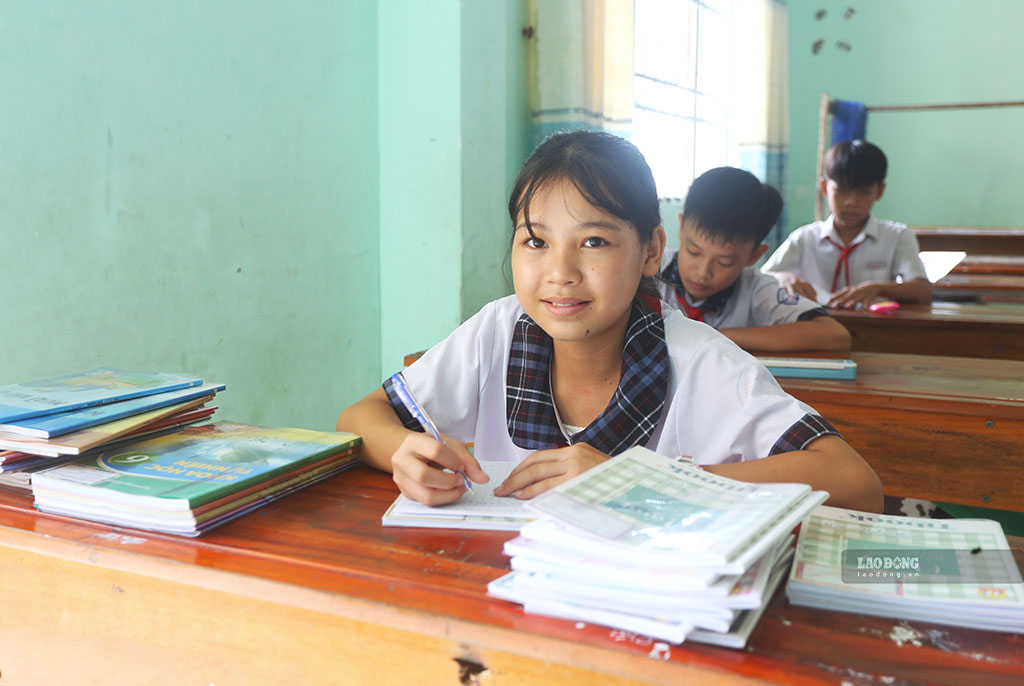 Các em học sinh cấp I được nuôi dạy tại Trường Bồ Đề Phương Duy. Ảnh: Huỳnh Du