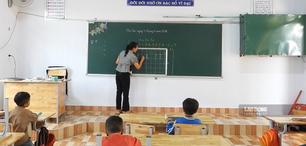 Teachers teaching at Ea Bong Primary School, Ea Na commune, Dak Lak province (D'Ham hamlet branch). Photo: Bao Trung