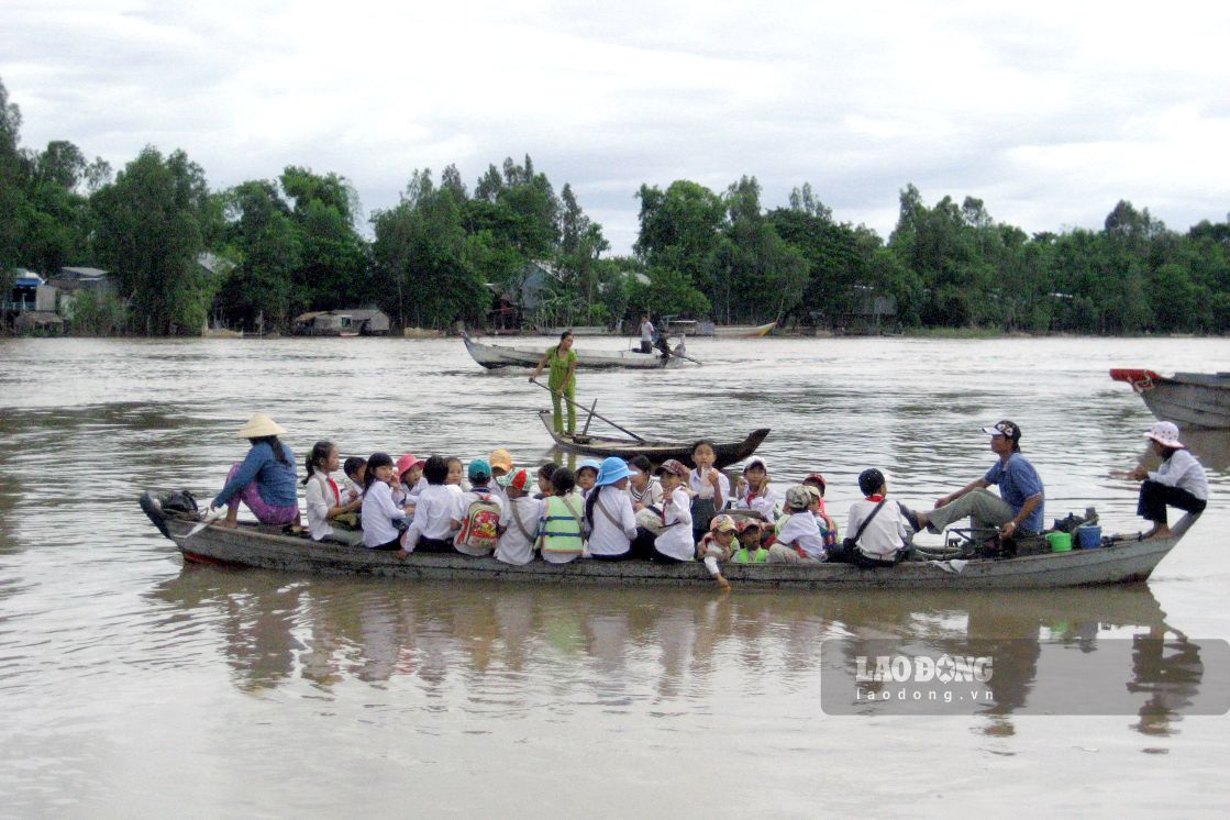 Học sinh Việt Kiều đến Khánh An học tiếng mẹ đẻ. Ảnh chụp trước thời điểm xãy ra dịch COVID-19. Ảnh: Thanh Mai