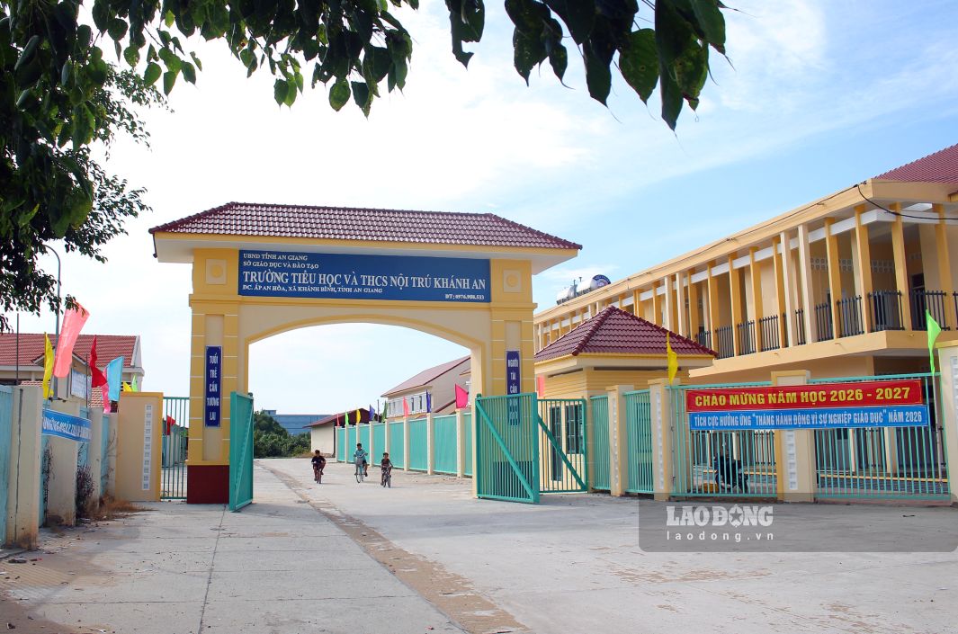 Gate of Khanh An Border Residential School. Photo: Thanh Mai