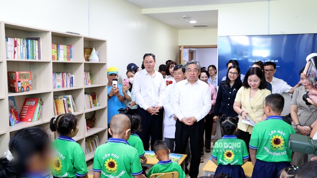 Children with critical illnesses are supported to study many different subjects at Hoa Huong Duong class. Photo: Nguyen Ly