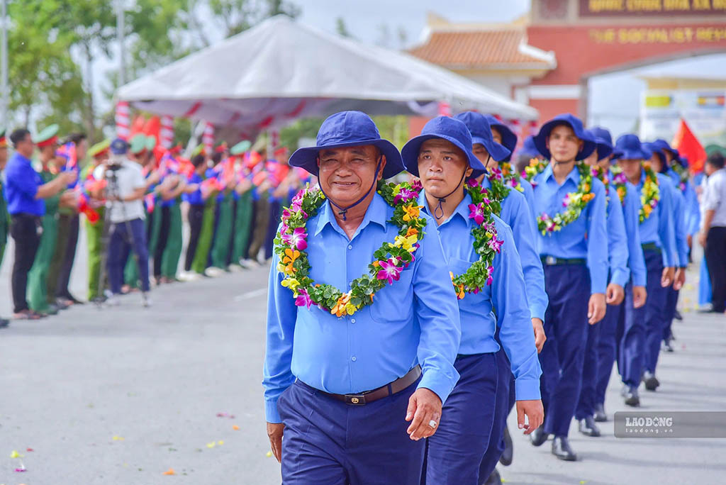 Bốn