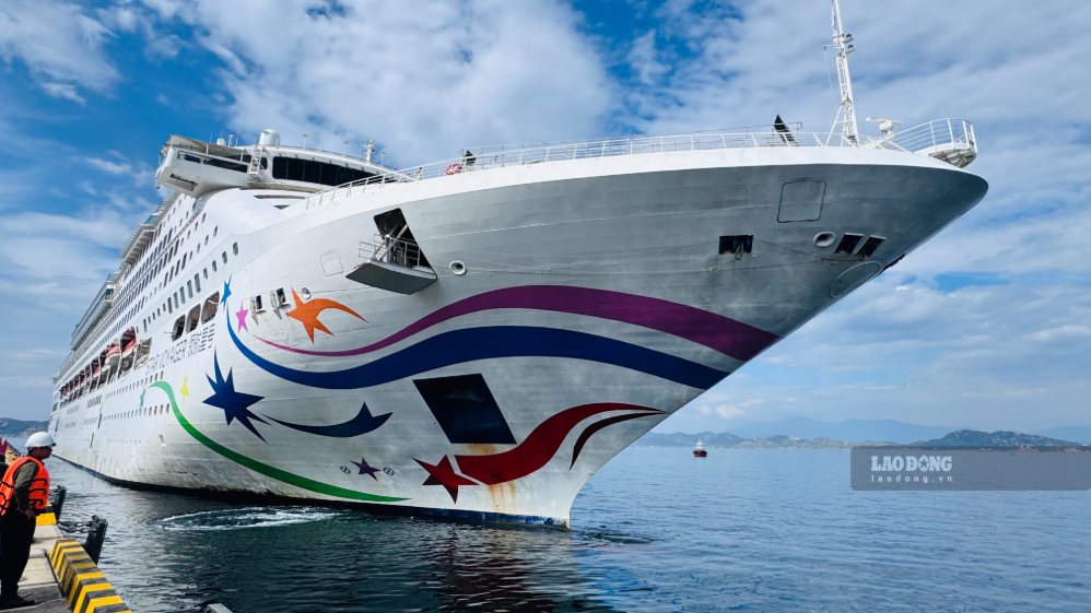 Khanh Hoa continuously welcomes international cruise ships. Photo: Nguyen Phat