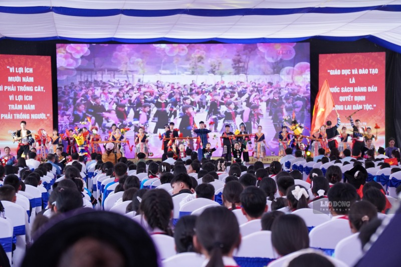 The general rehearsal is the final preparation step for Muong Khuong boarding school to be ready to welcome the new school year. Photo: Dinh Dai