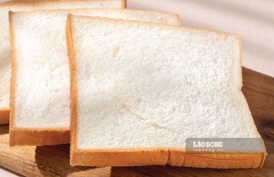 Pre-diabetes people should limit eating white bread. Photo: Kieu Vu