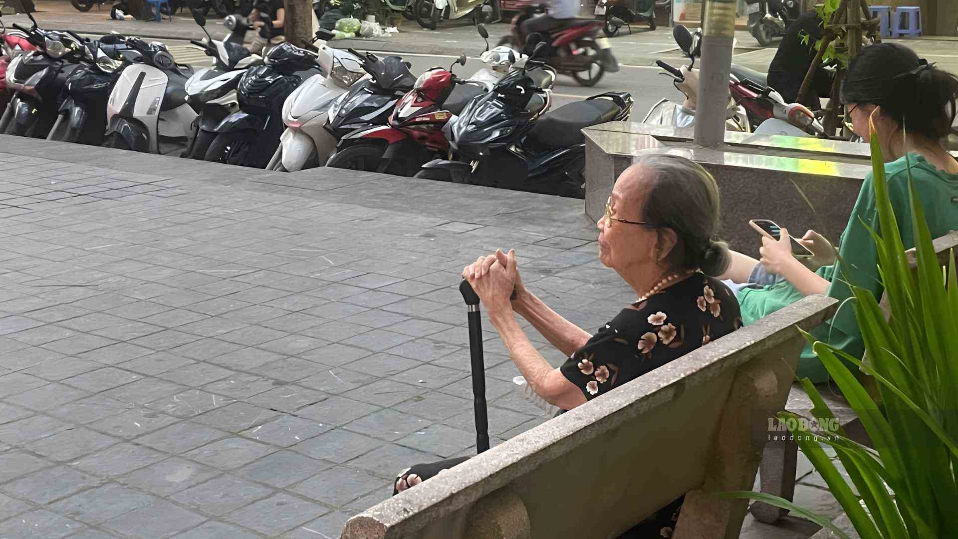 Apartments are not only a place to live but also a connecting space for the elderly when they retire. Photo: Minh Vu