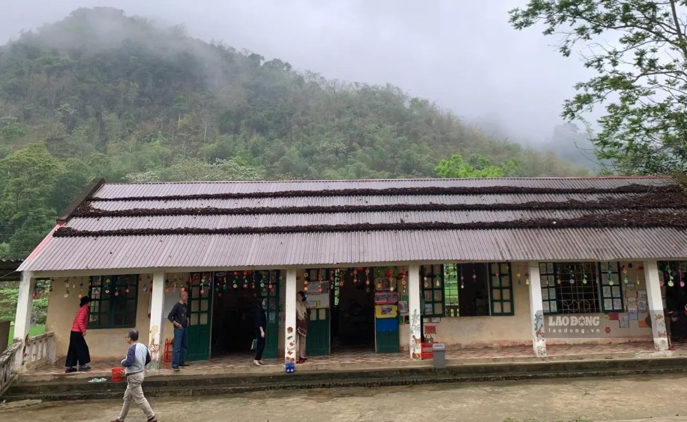 Many remote points of kindergartens and elementary schools in the mountainous area of Thanh Hoa are transferred to commune management after arrangement. Photo: Tran Lam