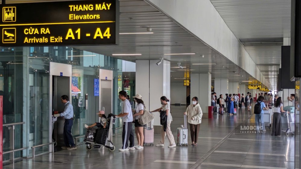 Tan Son Nhat airport welcomes more than 720,000 passengers in 6 holiday days 2. 9. Photo: Anh Tu