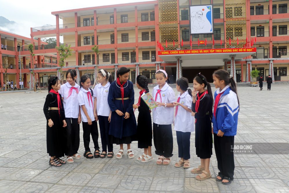 Học sinh vùng cao Tuyên Quang rộn ràng trước thềm năm học mới. Ảnh: Văn Long