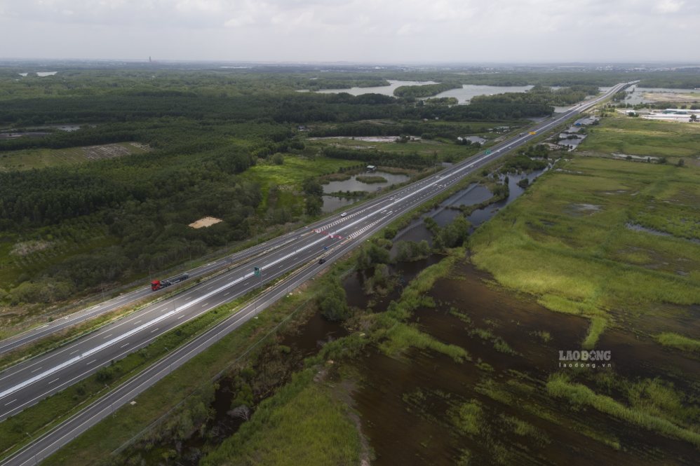 Cao tốc Bến Lức - Long Thành đã hoàn thành khoảng 55/58 km, trong đó gần 26 km được khai thác tạm.