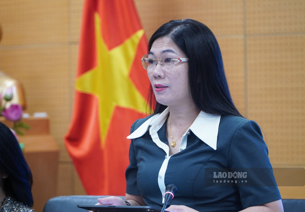 TS Nguyễn Thị Bích Lan - Viện trưởng Viện Sáng tạo và Chuyển đổi số, Trưởng Ban Tổ chức Giải thưởng Việt Nam Rồng Xanh phát biểu tại sự kiện. Ảnh: Hạo Thiên