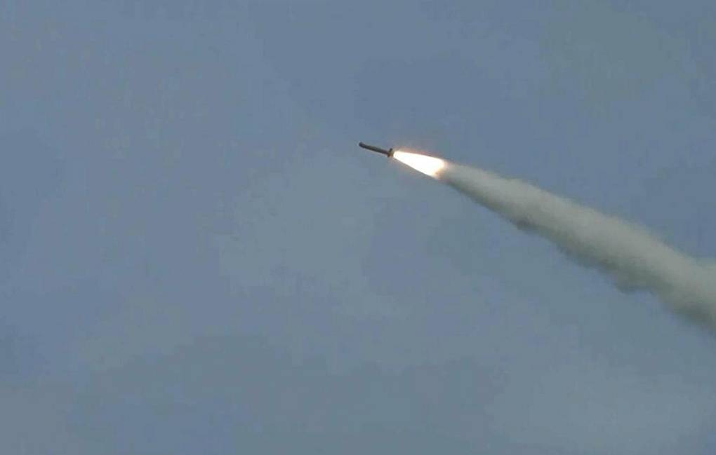 Russian missiles attack Ukrainian stronghold. Photo: TASS