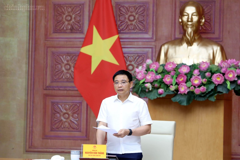Member of the Party Central Committee, Deputy Prime Minister Nguyen Van Thang requested not to abuse socialization of education to increase parents' contributions. Photo: chinhphu. vn/Duc Tuan