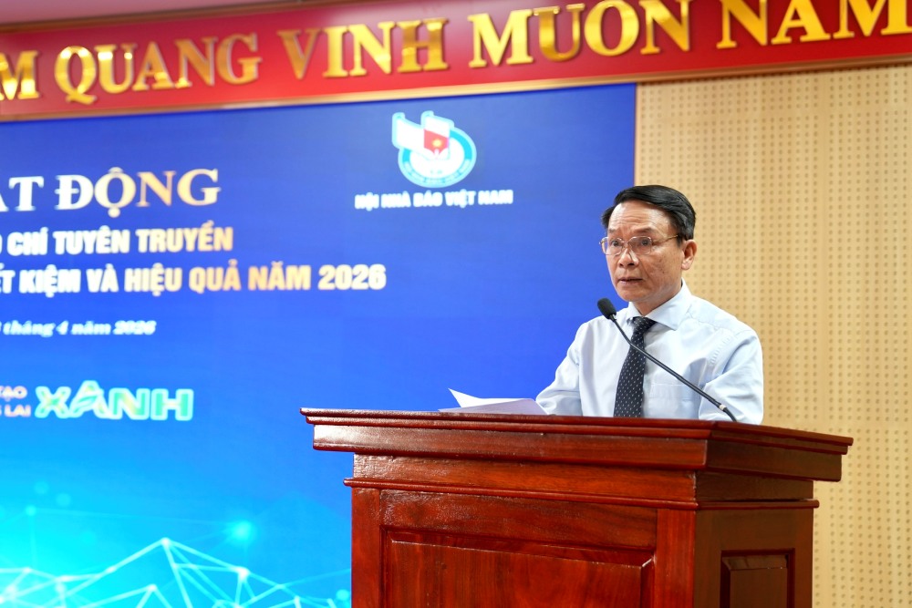 Journalist Nguyen Duc Loi, Standing Vice President of the Vietnam Journalists Association, speaks at the Launching Ceremony of the "Press Award for Propaganda on Energy Saving and Efficiency Use in 2026". Photo: VNEEP