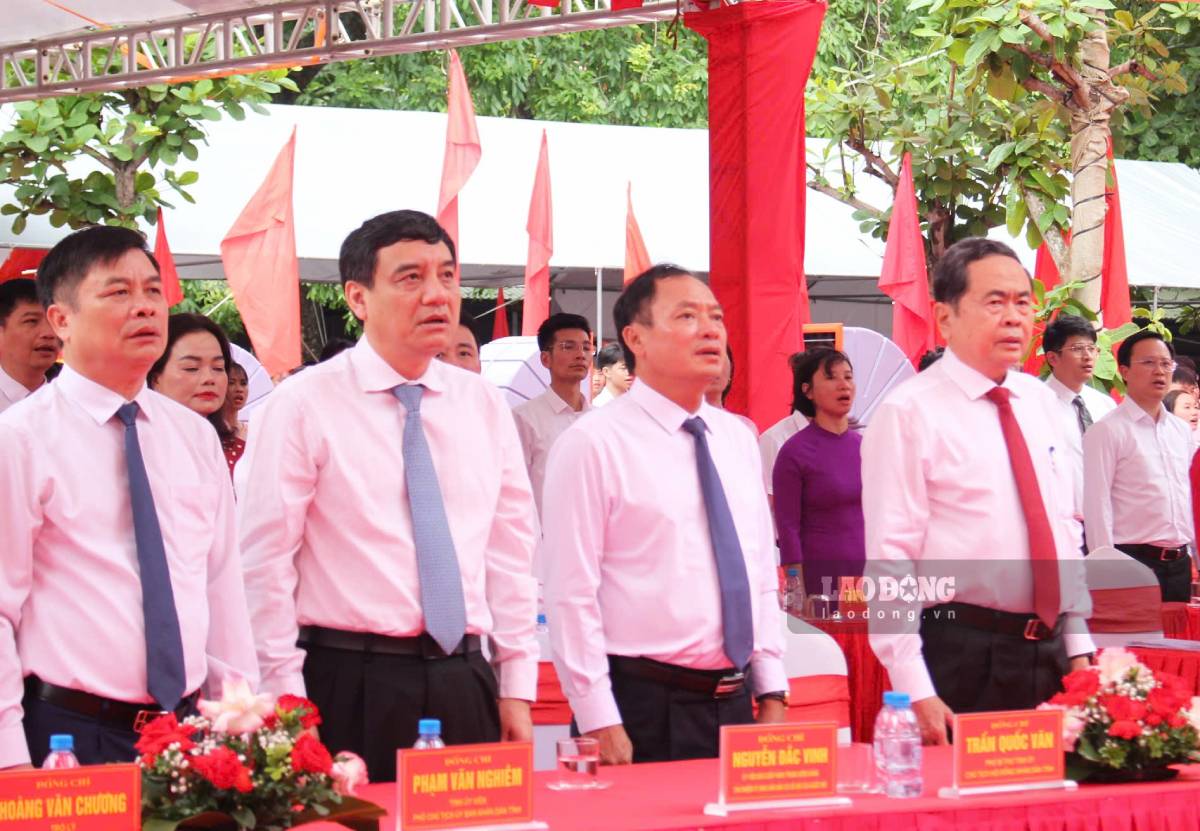 Ông Trần Thanh Mẫn - Ủy viên Bộ Chính trị, Chủ tịch Quốc hội dự lễ khai giảng tại Trường THPT Lê Quý Đôn, phường Trần Hưng Đạo, tỉnh Hưng Yên. Ảnh: Mai Hương