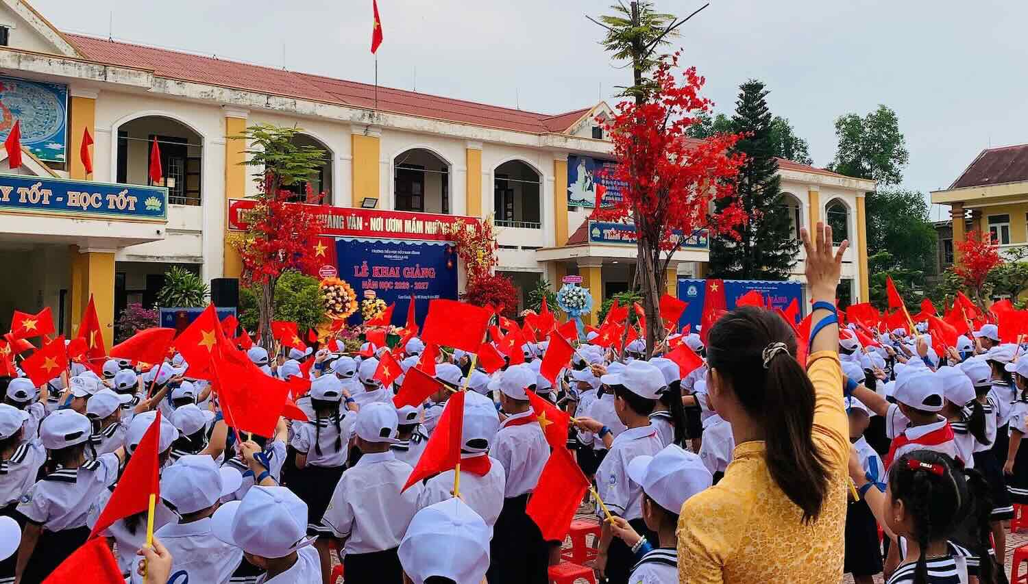 Học sinh tại lễ khai giảng Trường Tiểu học số 2 Nam Gianh, phân hiệu La Hà. Ảnh: Văn Sơn
