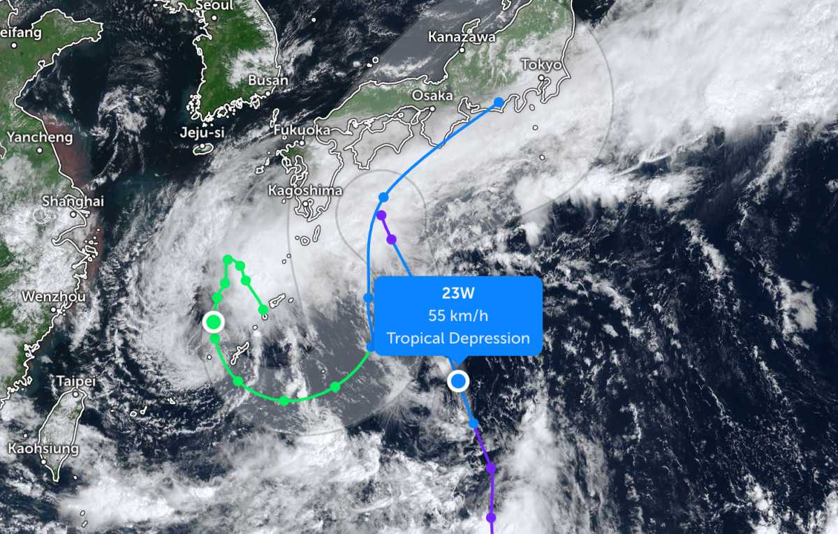 Update on the location of low pressure and storm near the East Sea. Photo: JTWC