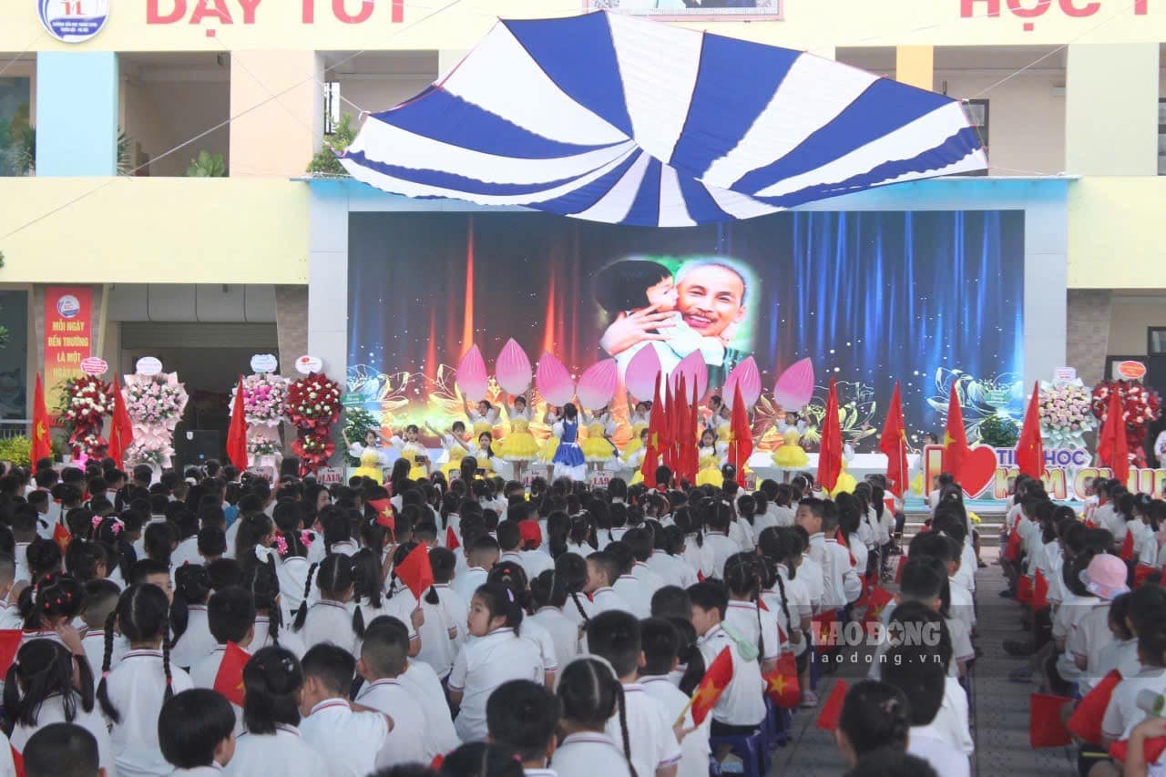 Lễ khai giảng tại Trường Tiểu học Kim Chung. Ảnh: Minh Hương.