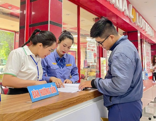Ngành Đường sắt mở bán vé tàu Tết Nguyên đán Đinh Mùi 2027, với nhiều chính sách giảm giá dành cho sinh viên, hành khách mua vé tập thể, vé khứ hồi và một số nhóm đối tượng chính sách. Ảnh: VNR