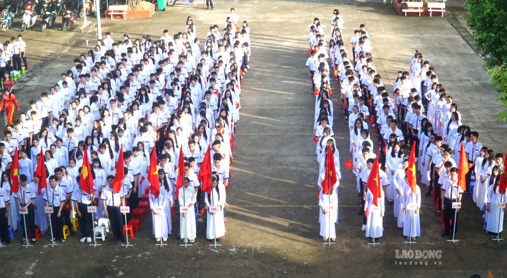 Cà Mau cùng cả nước khai giảng năm bọc mới. Ảnh: Nhật Hồ.