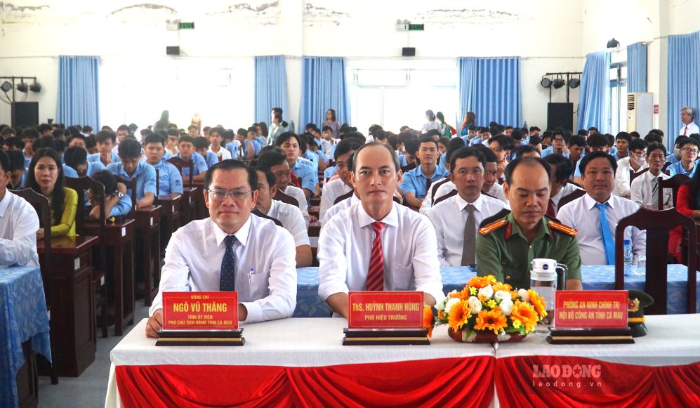 Phó chủ tịch UBND tỉnh Cà Mau Ngô Vũ Thăng dự khai giảng tại Trường Cao đẳng Cà Mau. Ảnh: Nhật Hồ.