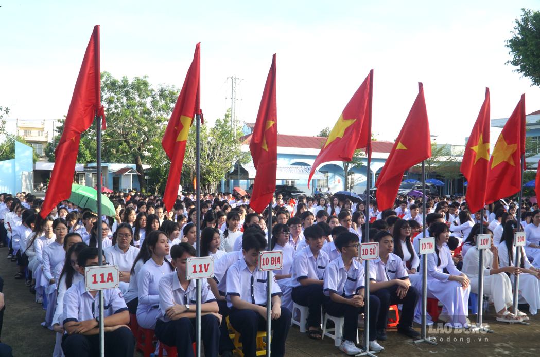 Ca Mau students on the opening day of the new school year. Photo: Nhat Ho.