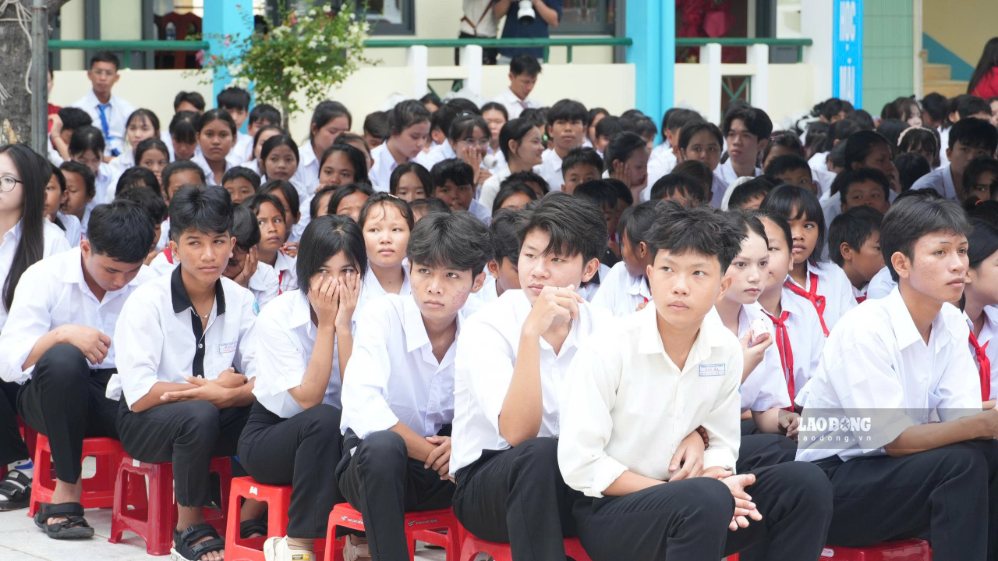 Học sinh Trường Phổ thông Dân tộc nội trú THCS và THPT Pi Năng Tắc tham dự lễ khai giảng.