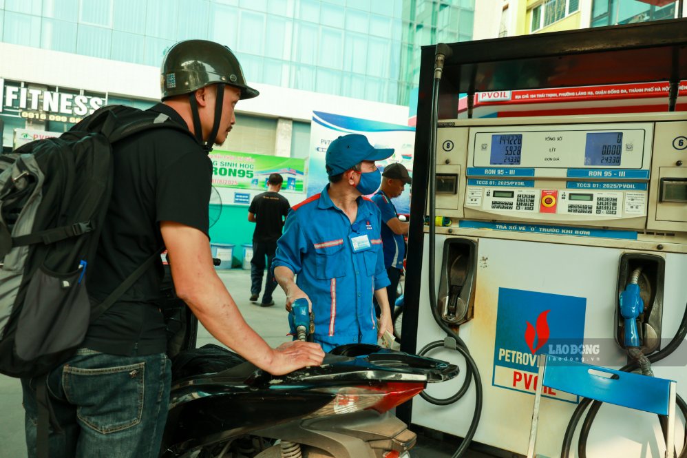 今日のガソリン小売価格 9月5日は、9月3日の価格調整レベルに従って適用されます。写真:ハイ・グエン