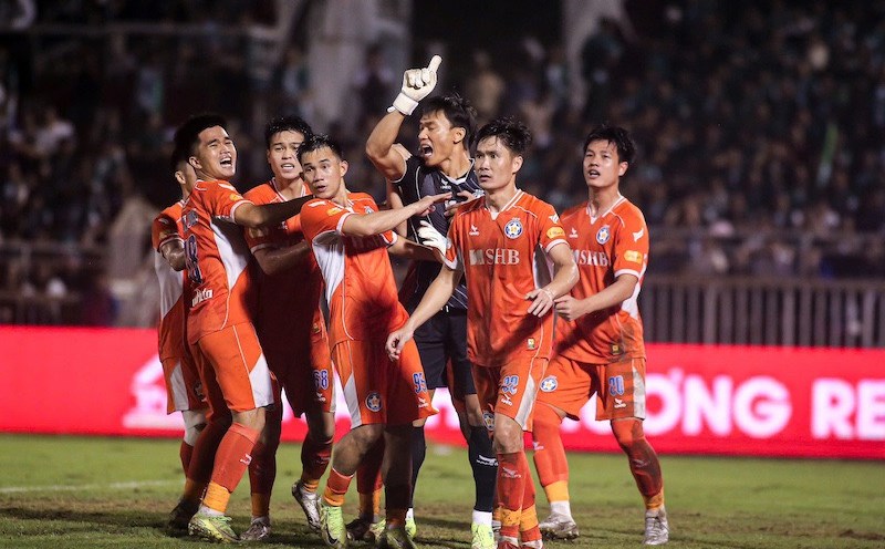 SHB Đà Nẵng nhiều mùa giải liên tiếp phải đua trụ hạng. Ảnh: ĐNFC