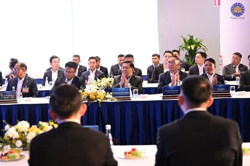 Tổng thống Cộng hòa Liên bang Myanmar Min Aung Hlaing cùng Đoàn đại biểu cấp cao Myanmar đã đến thăm và làm việc tại Tổ hợp Nhà máy sản xuất ô tô VinFast Hải Phòng. Ảnh: VinFast