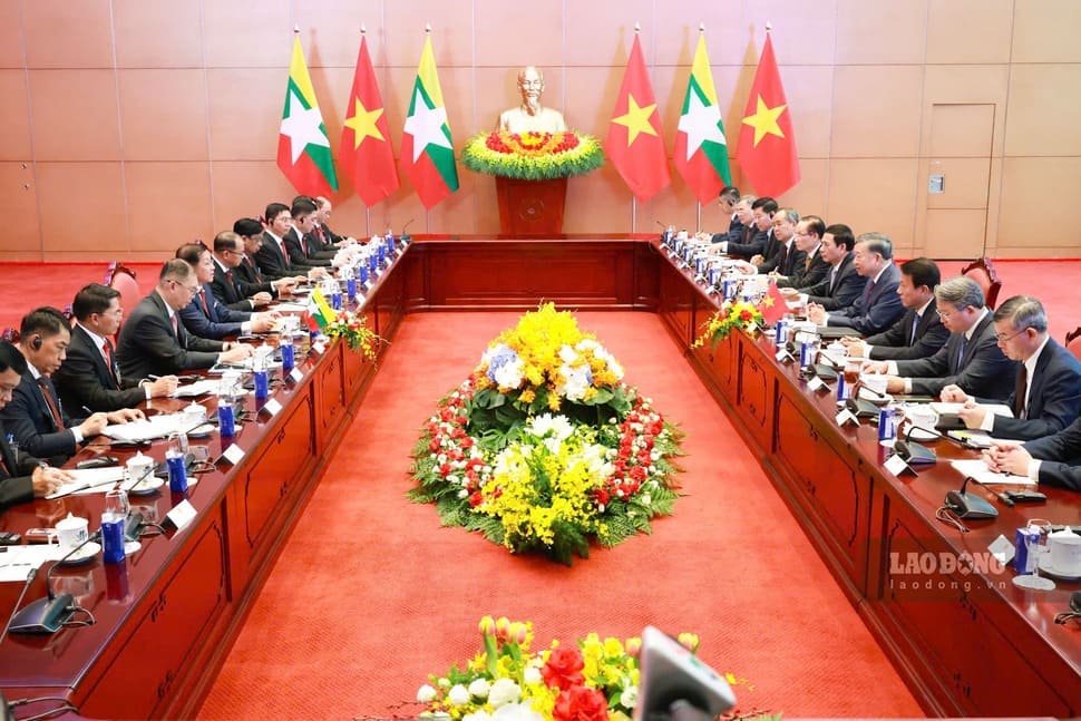 Ngay sau lễ đón, hai nhà lãnh đạo dẫn đầu đoàn đại biểu cấp cao hai nước bước vào hội đàm. Ảnh: Hải Nguyễn