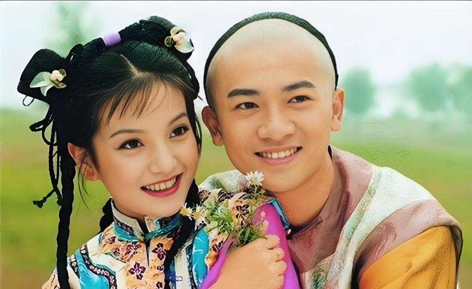 Triệu Vy - Tô Hữu Bằng trong “Hoàn Châu Cách Cách“. Ảnh VieON