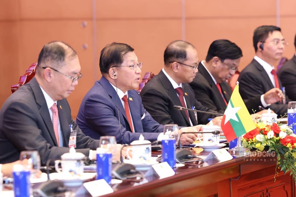 Tổng thống Min Aung Hlaing và thành viên đoàn Myanmar tại cuộc hội đàm với Tổng Bí thư, Chủ tịch nước Tô Lâm. Ảnh: Hải Nguyễn
