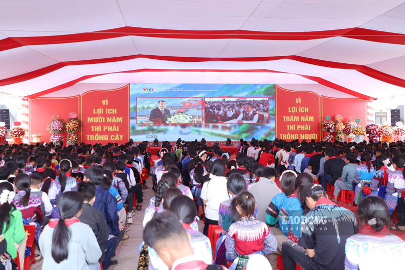Lễ khánh thành và khai giảng được tổ chức trong không khí phấn khởi tại Trường Phổ thông nội trú TH&THCS Pha Long khi ngôi trường mới chính thức được đưa vào sử dụng. Ảnh: Linh Vũ