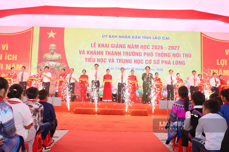 Công trình được thiết kế với quy mô 28 lớp, đáp ứng nhu cầu học tập, ăn ở cho khoảng 980 học sinh. Ảnh: Linh Vũ